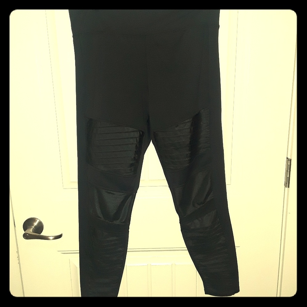 Risque patterned black leggings
